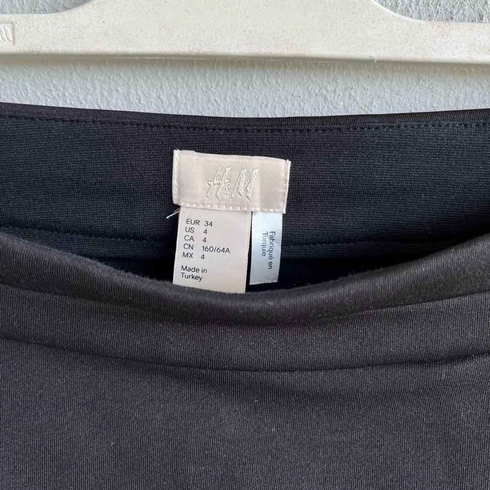 H&M | Structured Mini Skirt - Picture 3 of 14